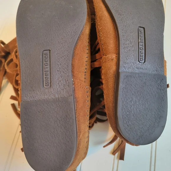 Minnetonka Suede Camel color Fringe Boots Women's 7 - Picture 3 of 7